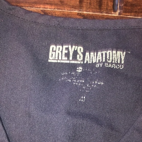 Greys anatomy scrub top size medium - Picture 2 of 4